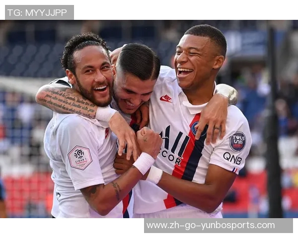 足球场上的兄弟情谊：探讨世界级球员间的友谊与合作精神